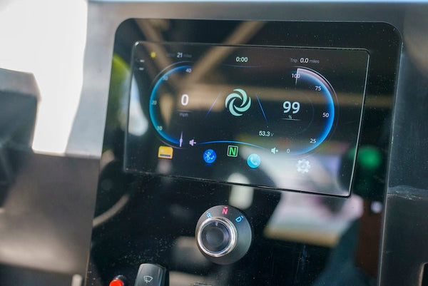 Does the INTI have an LCD touch screen? - Solar Transport Systems